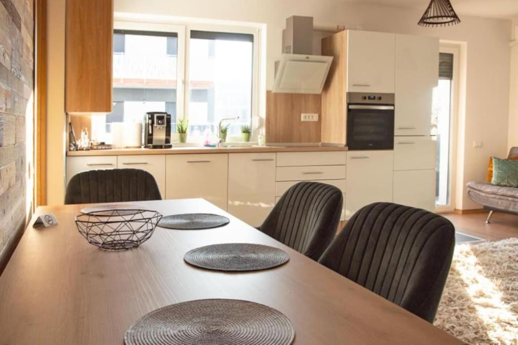 5 Dream Apartment 5 Cu Parcare Privata Oradea Zewnętrze zdjęcie